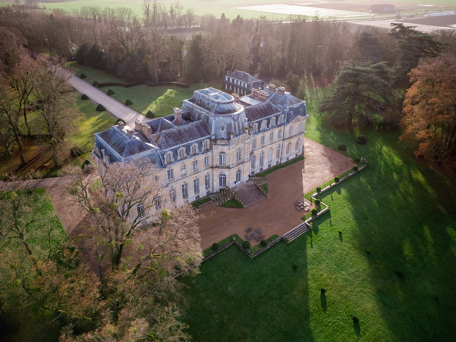 The Castle of Champlatreux : the ideal place for your wedding